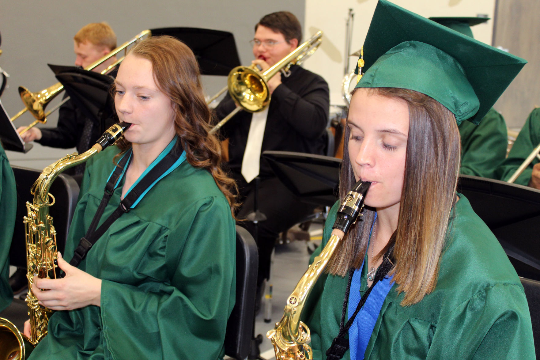 060219-ctzn-news-bd-grad027.jpg